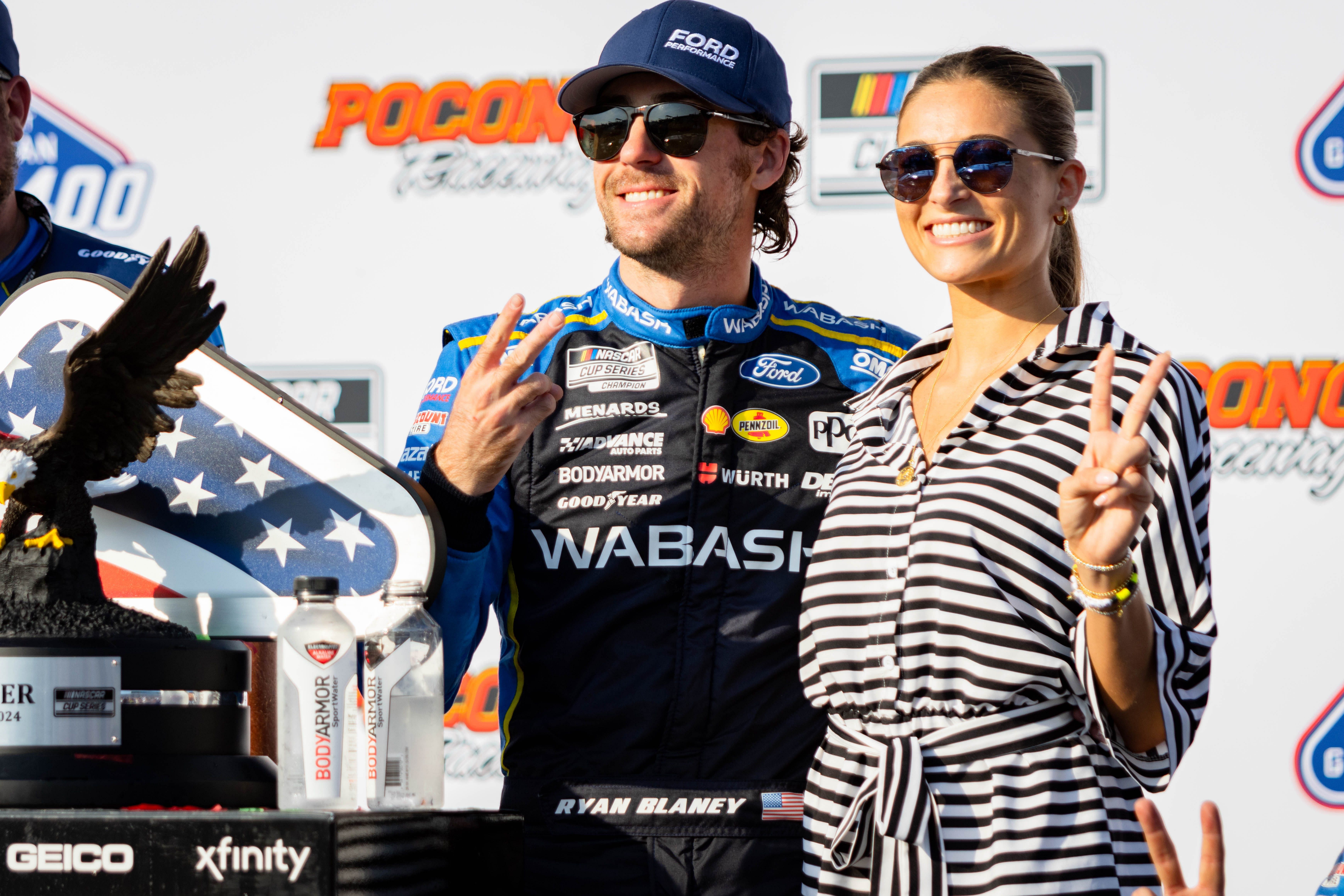 Team Penske's Ryan Blaney (12) poses with Gianna Tulio on July 14, 2024 - Source: Imagn